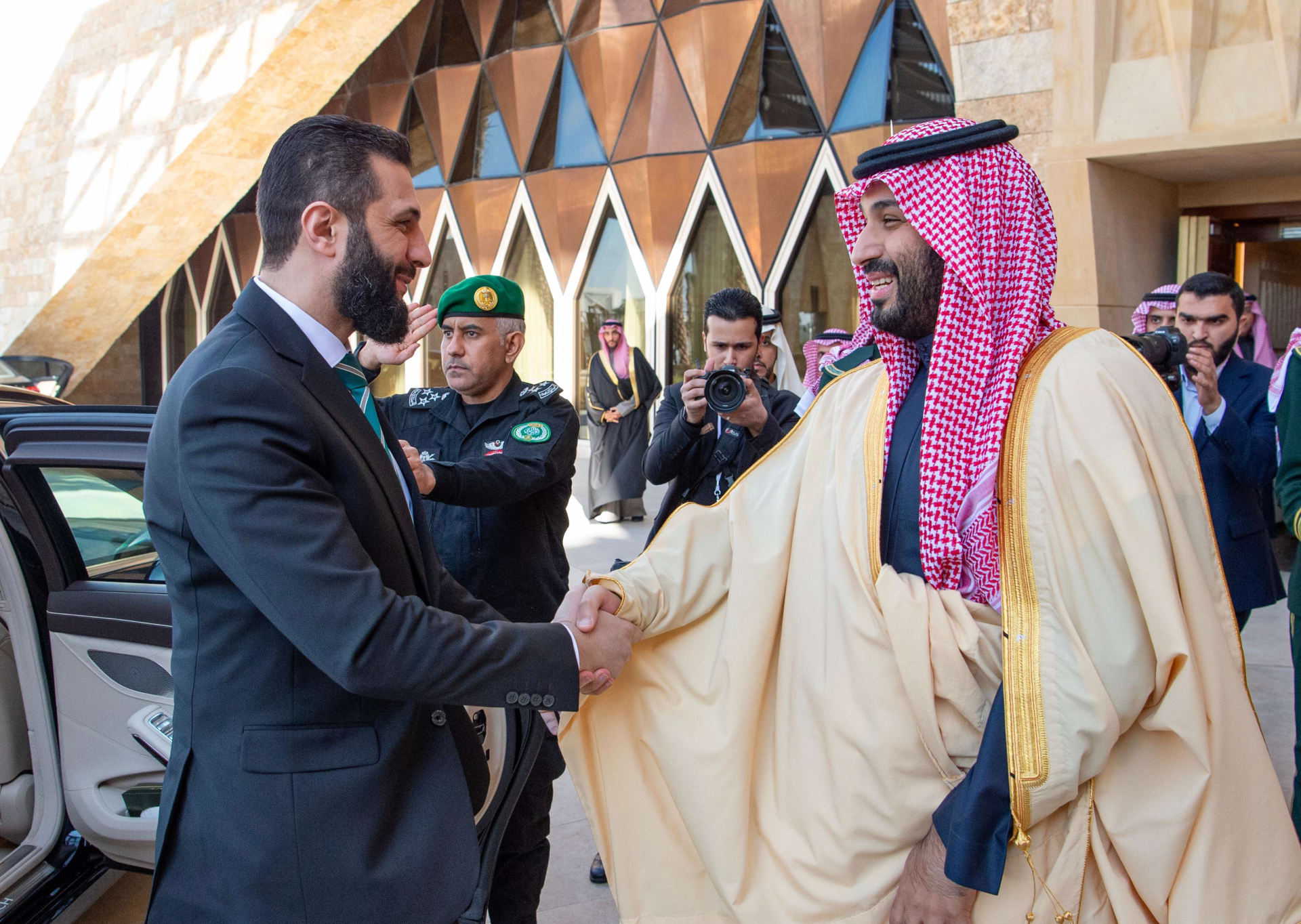 الشرع وزيارة السعودية.. لقاء العلاقات الجديدة مع سوريا 1 289174