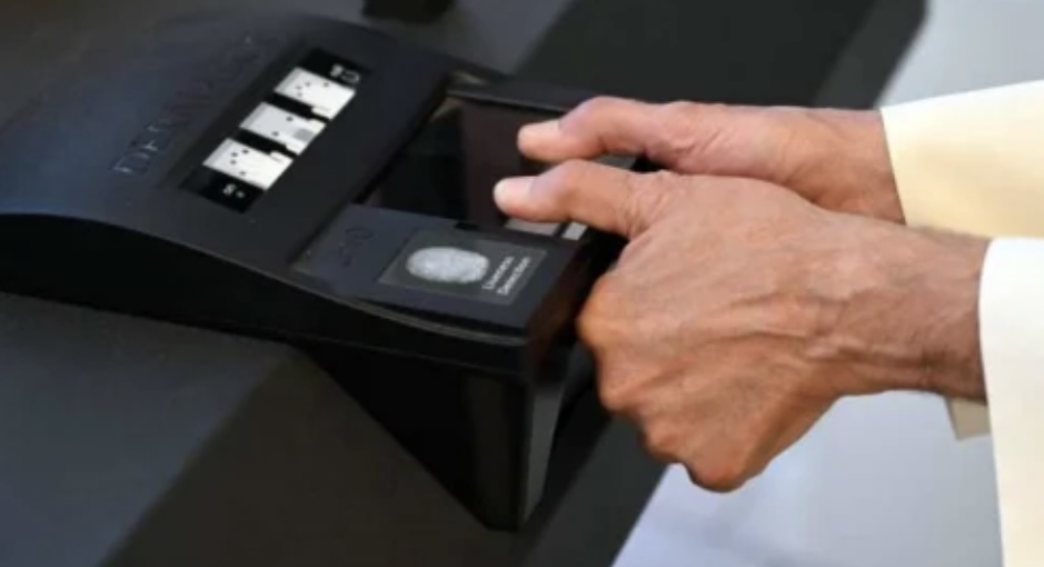 (البيومترية) كشفت مئات المُبعدين المزوّرين 1 IMG 6820