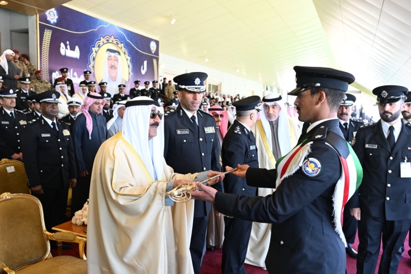 سمو الأمير يرعى ويشهد تخريج الدفعة الـ47 من طلبة ضباط كلية الشرطة 1 IMG 6856