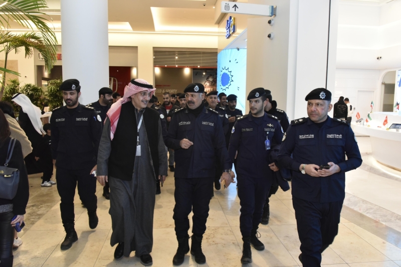 وكيل وزارة الداخلية يتفقد النقاط الأمنية خلال الاحتفالات بالأعياد الوطنية 1 IMG 7035