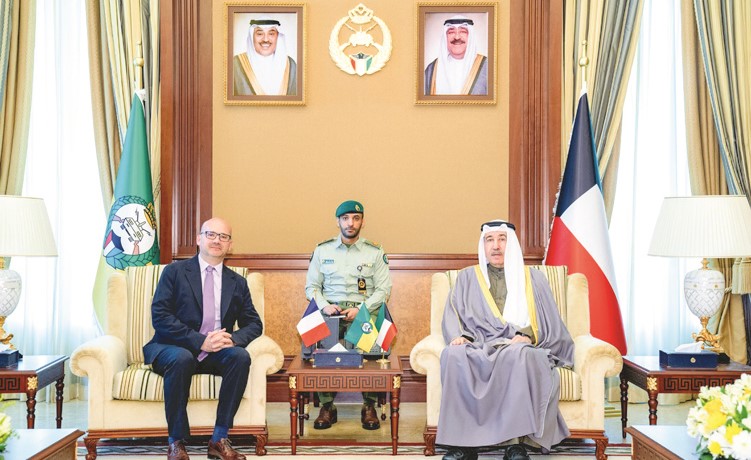رئيس الحرس الوطني يناقش مع السفير الفرنسي سبل التعاون والقضايا المشتركة 1 IMG 7200