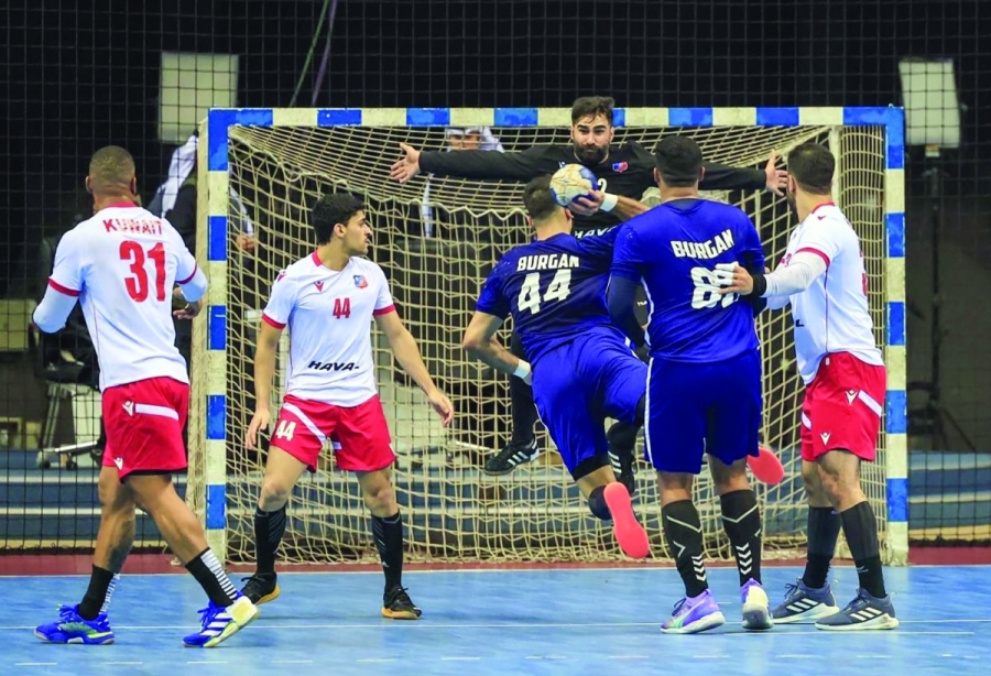 يد الكويت يتصدر الدوري.. وكاظمة يتفوق على العربي 1 IMG 7261