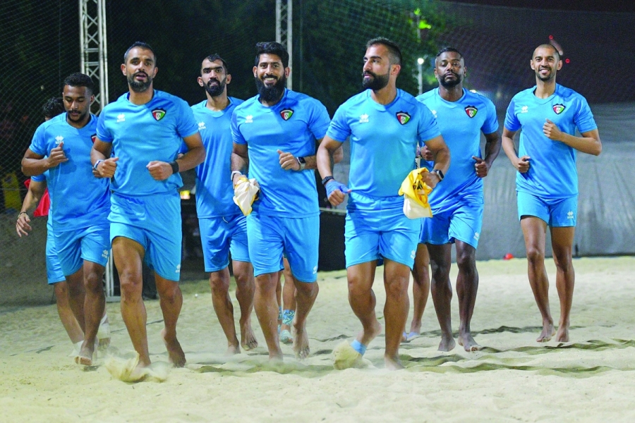 منتخب الشاطئية يكثّف استعداداته للبطولة الخليجية 1 IMG 8016