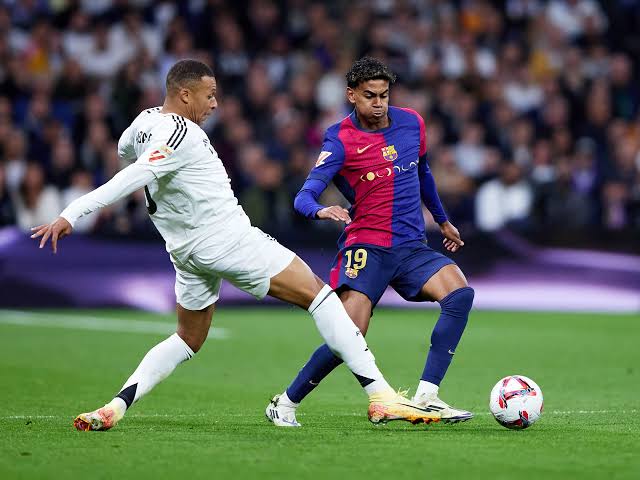 برشلونة يقلب الطاولة على ريال مدريد بريمونتادا رباعية في الكلاسيكو 1 IMG 8604
