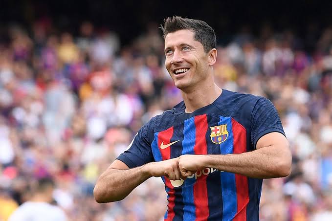 ليفاندوفسكي يفجّر مفاجأة بشأن رحيله عن برشلونة 1 IMG 2764